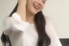 岳小姐姐,青春活力，魅力四射的时尚偶像